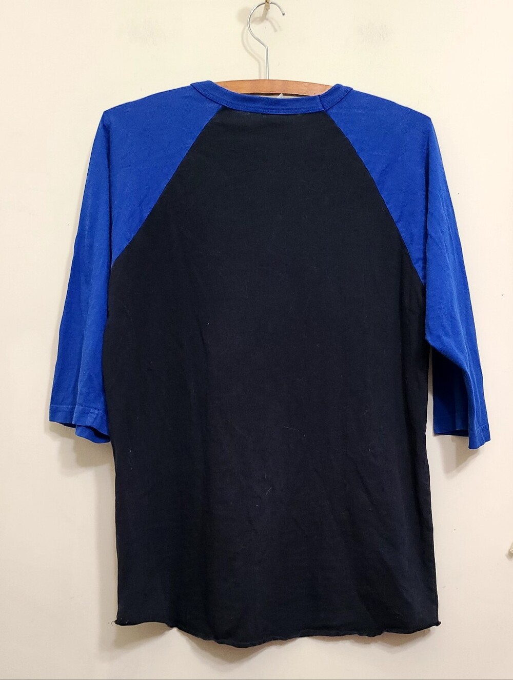 VTG Chaser AC/DC Black Body + Blue Raglan Long Sleeve Band Tee Size Small - Picture 4 of 6